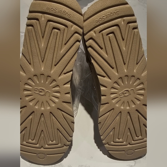 💫New UGG Classic Short II Boots size 8. color sand - Picture 7 of 8